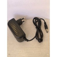 Универсальный адаптер AC/DC 12V 2A для электронных устройств